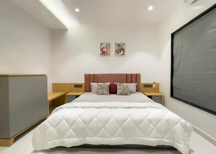 Regency Farm House With Pvt Swimming Pool Surat