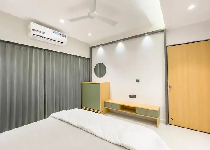 Regency Farm House With Pvt Swimming Pool Surat